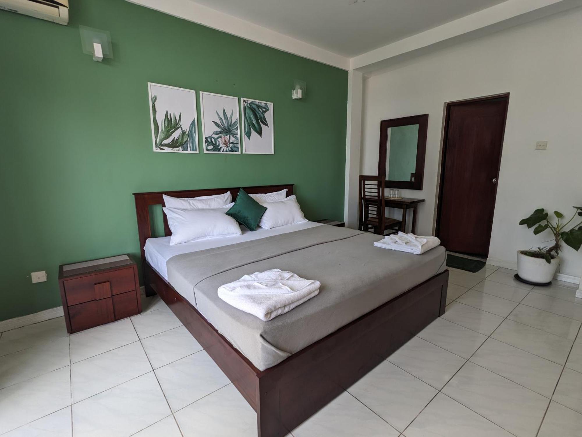 Palmyrah Residencies Hotel Colombo Room photo